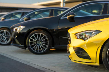 Gelber Mercedes-Benz für Autoankauf Ratingen Gelber Mercedes-Benz für Autoankauf Ratingen